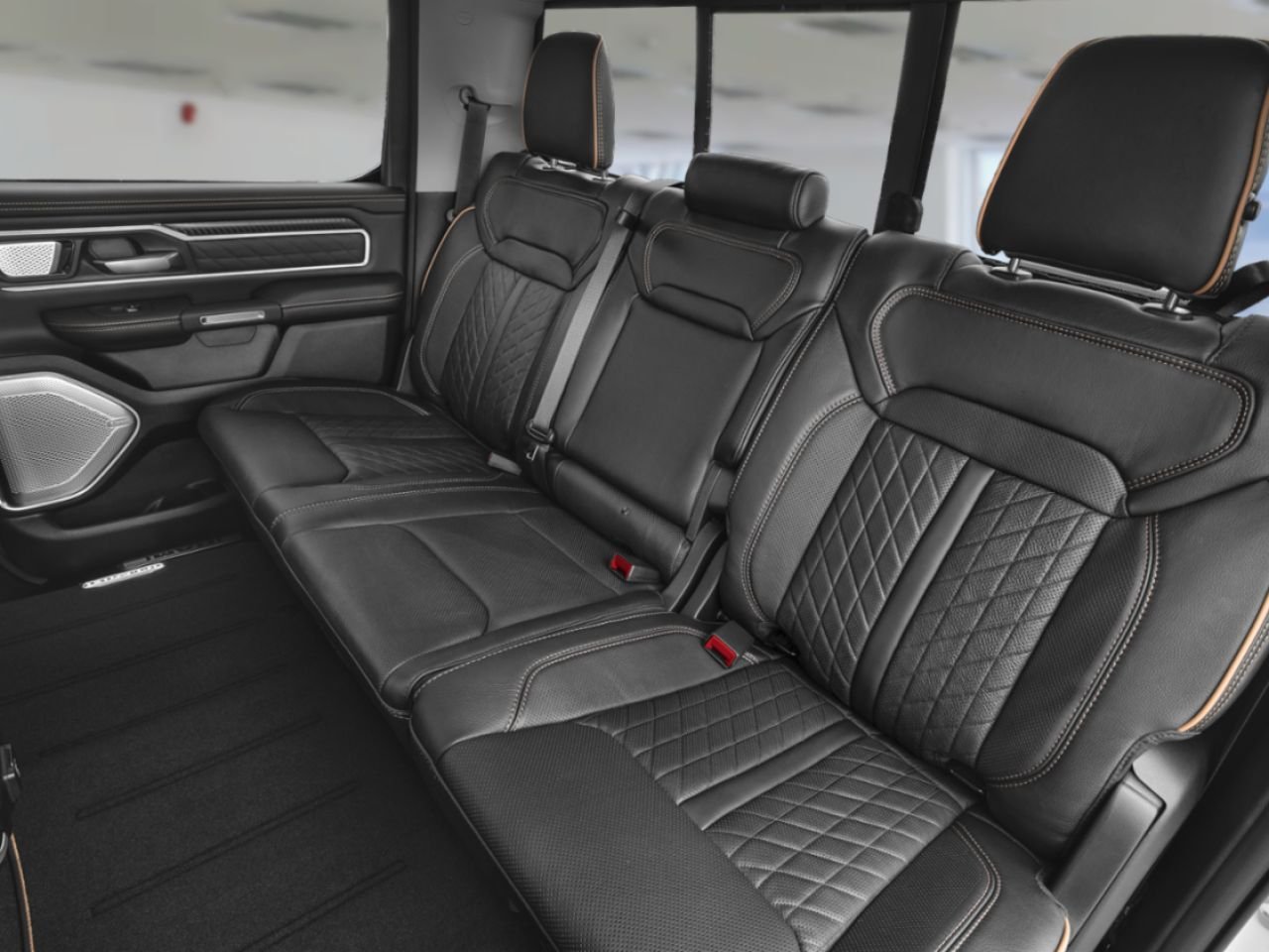 RAM 1500 Tungsten cabine d'équipe 4x4 caisse de 5 pi 7 po 2026 Couche nacrée cristal noir étincelant Ottawa & Gatineau - photo #11