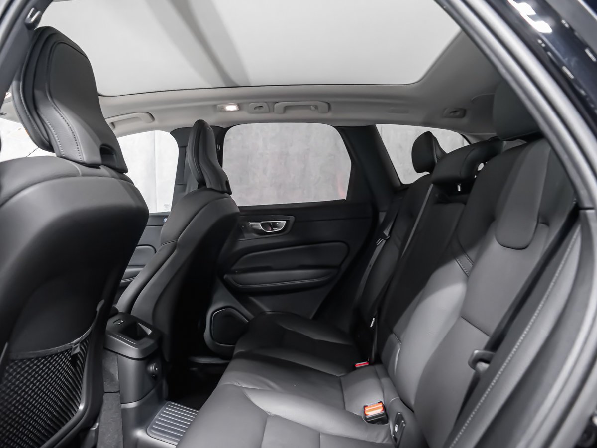 2025 Volvo XC60 Plug-In Hybrid T8 PLUS DARK CLIMATE HARMAN KARDON Black Montreal - photo #12
