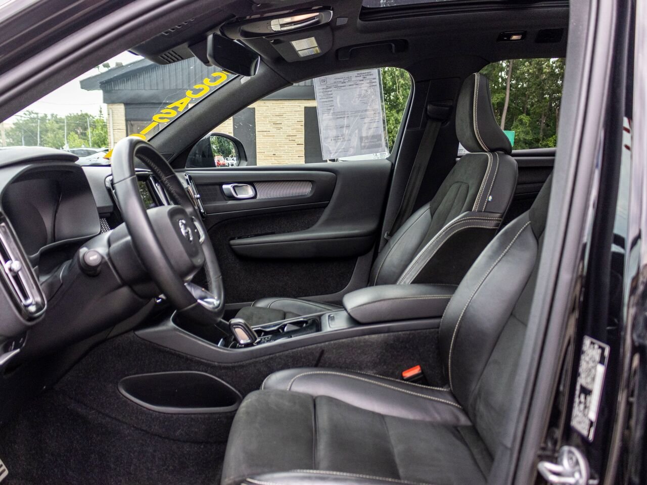 2022 Volvo Recharge XC40 tout électrique P8 Plus TIe Black Châteauguay - photo #23