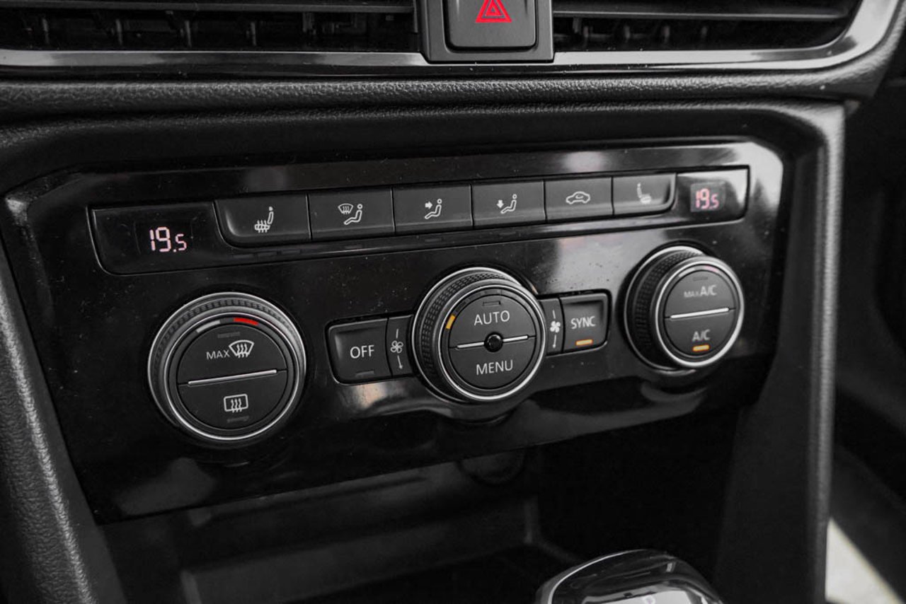 2024 Volkswagen Taos Comfortline 4MOTION Black Sherwood Park - photo #25