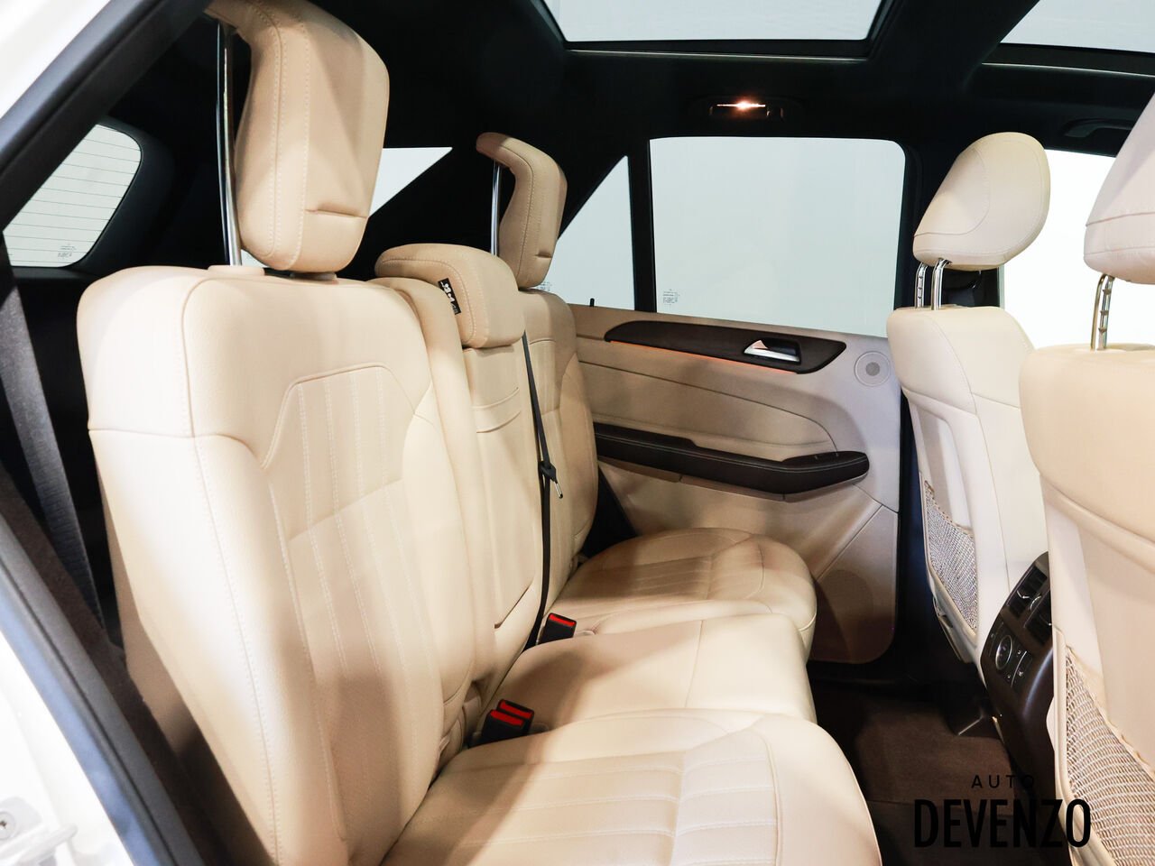 2017 Mercedes-Benz GLE White Saint-Eustache - photo #8