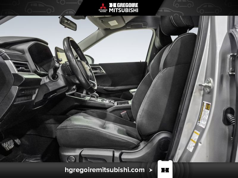 2022 Mitsubishi Outlander Grey Laval - photo #13