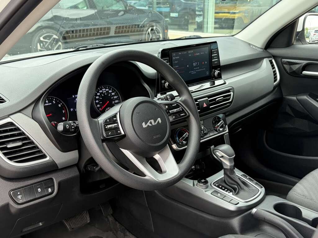 Kia Seltos 2023 Blanc Gatineau - photo #8