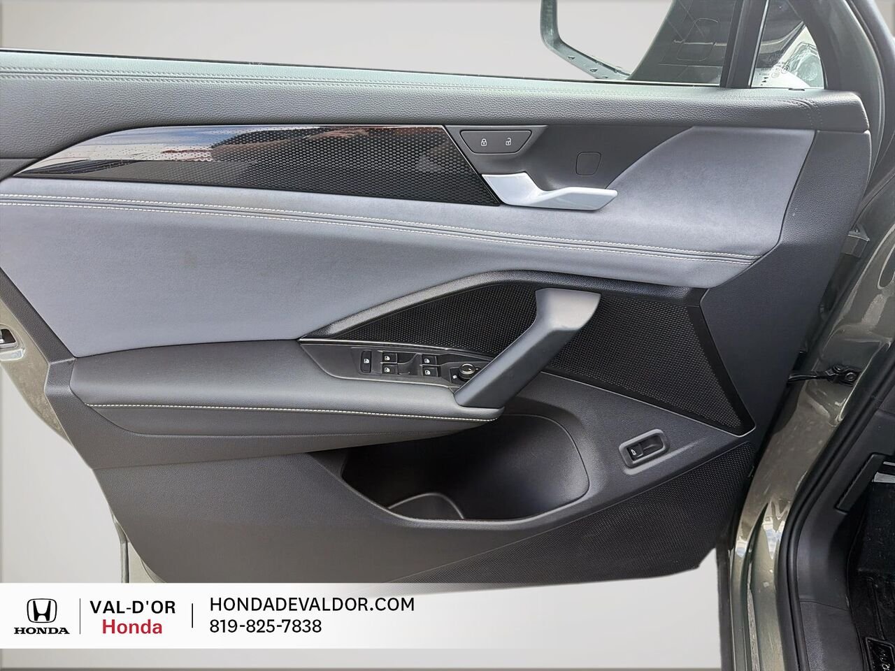 Volkswagen Tiguan Comfortline R-Line Black Edition 4MOTION 2026 Vert Val-d'Or - photo #10