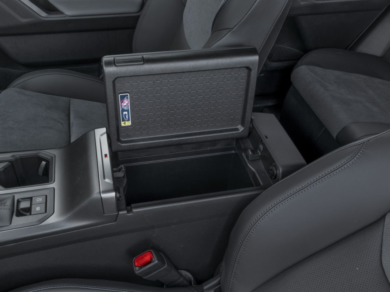 TOYOTA RAV4 2026 Frisson glacé nacré avec toit noir Saint-Basile-le-Grand - photo #3