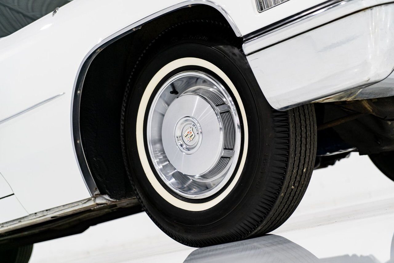 Cadillac Fleetwood **PRICE IN USD** Factory Limo dual AC with only 18,892 miles 1966 Blanc Montréal - photo #5