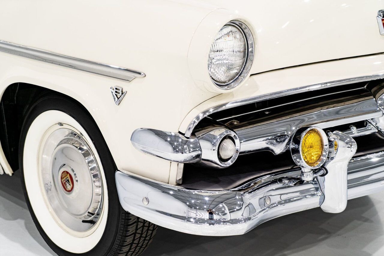 Ford Crestline Skyliner rare glass top long term ownership 1954 Blanc Montréal - photo #3