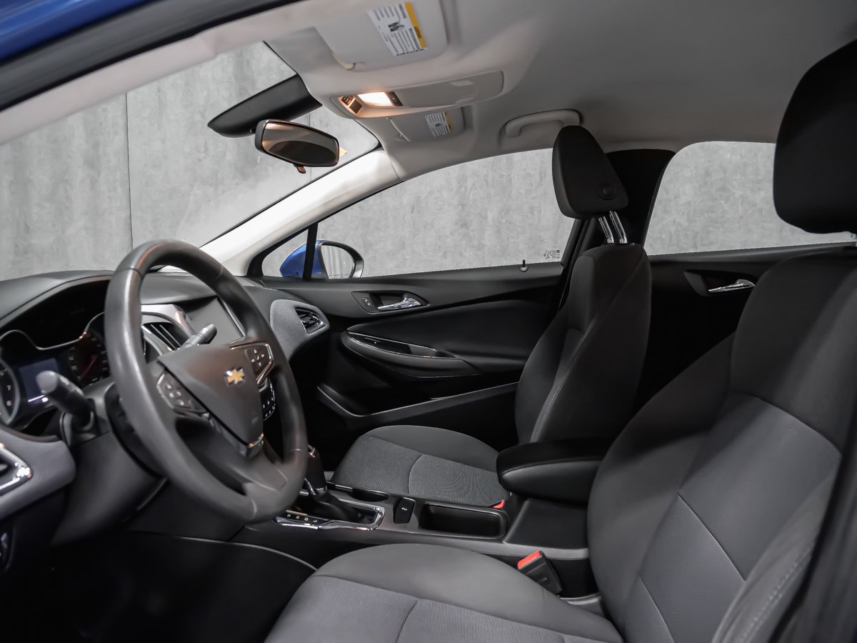 2018 Chevrolet Cruze LT 2 SET DE PNEUS SIÈGES CHAUFFANT APPLE CAR PLAY Black Montreal - photo #9