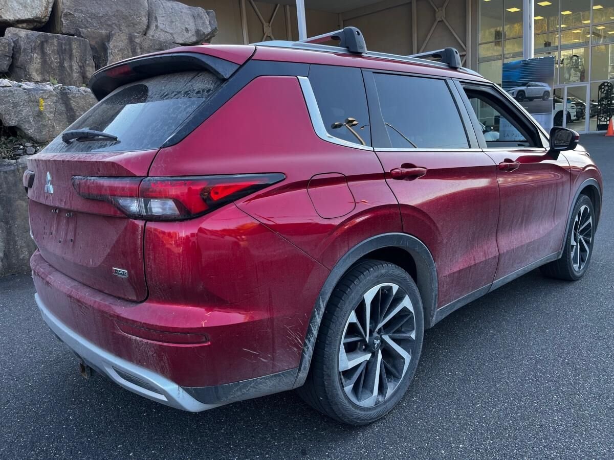 2022 Mitsubishi Outlander Red Sainte-Agathe-des-Monts - photo #1