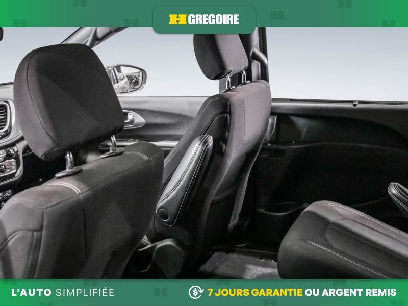 2022 Chrysler Pacifica Grey Saint-Eustache - photo #24