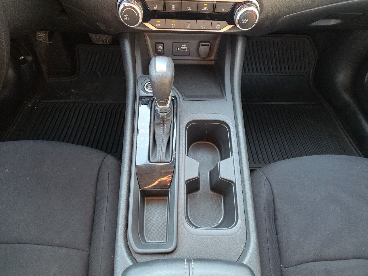 2024 Nissan Sentra S Plus CVT, caméra de recul, commande audio au volant, Apple Carplay Black Val-David - photo #14