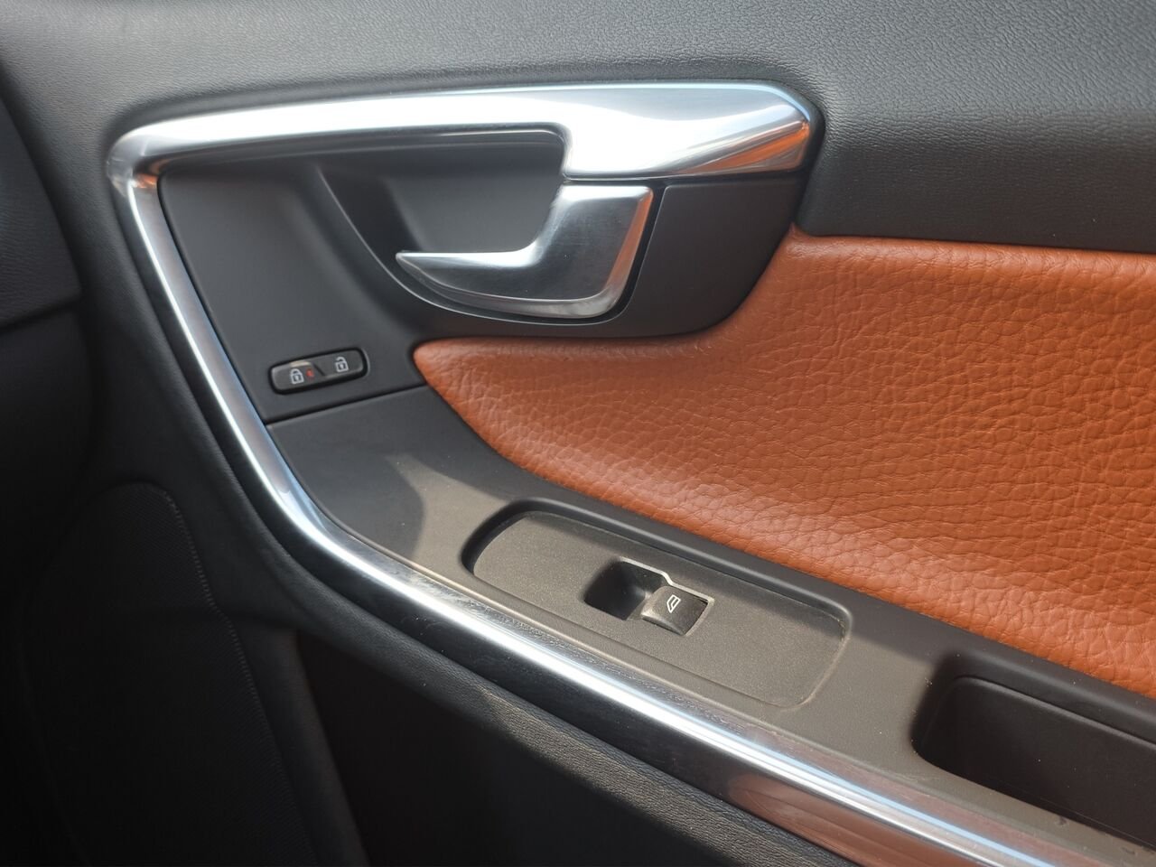 Volvo S60 Berline 4 portes T5 traction intégrale, sièges en cuir, toit ouvrant 2013 Val-David - photo #15