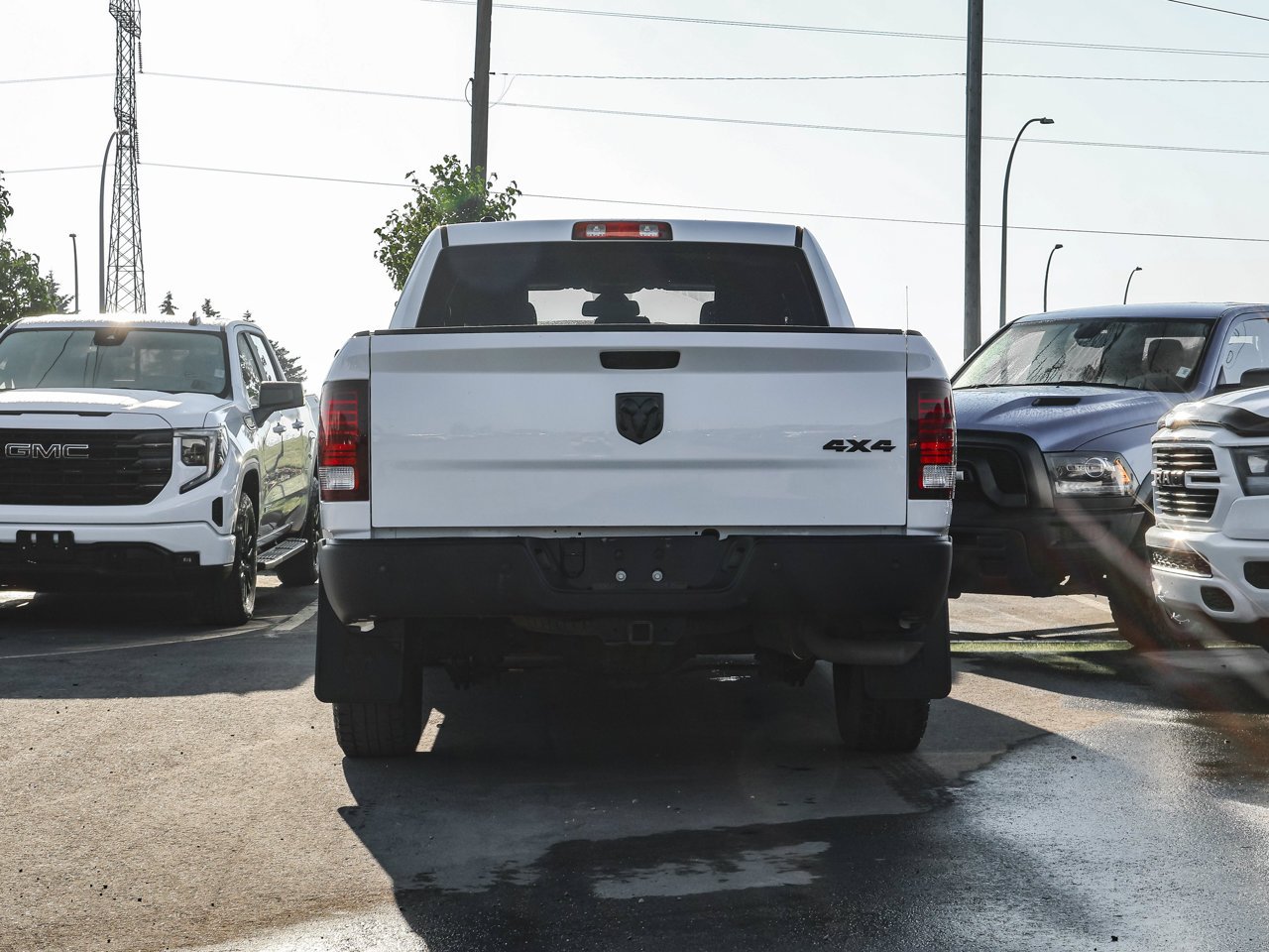 2022 Ram 1500 Classic Warlock 4x4 Crew Cab 5'7 Box White Sherwood Park - photo #6