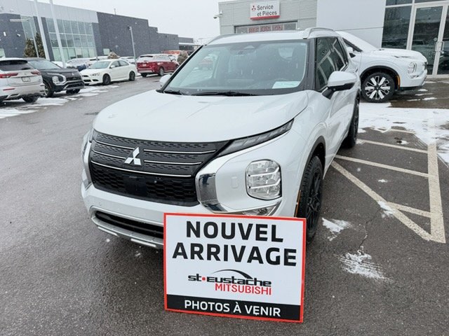 Mitsubishi Outlander GT S-AWC-CUIR-TOIT PANO-SIÈGES ET VOLANT CHAUFFANTS 2023 Blanc