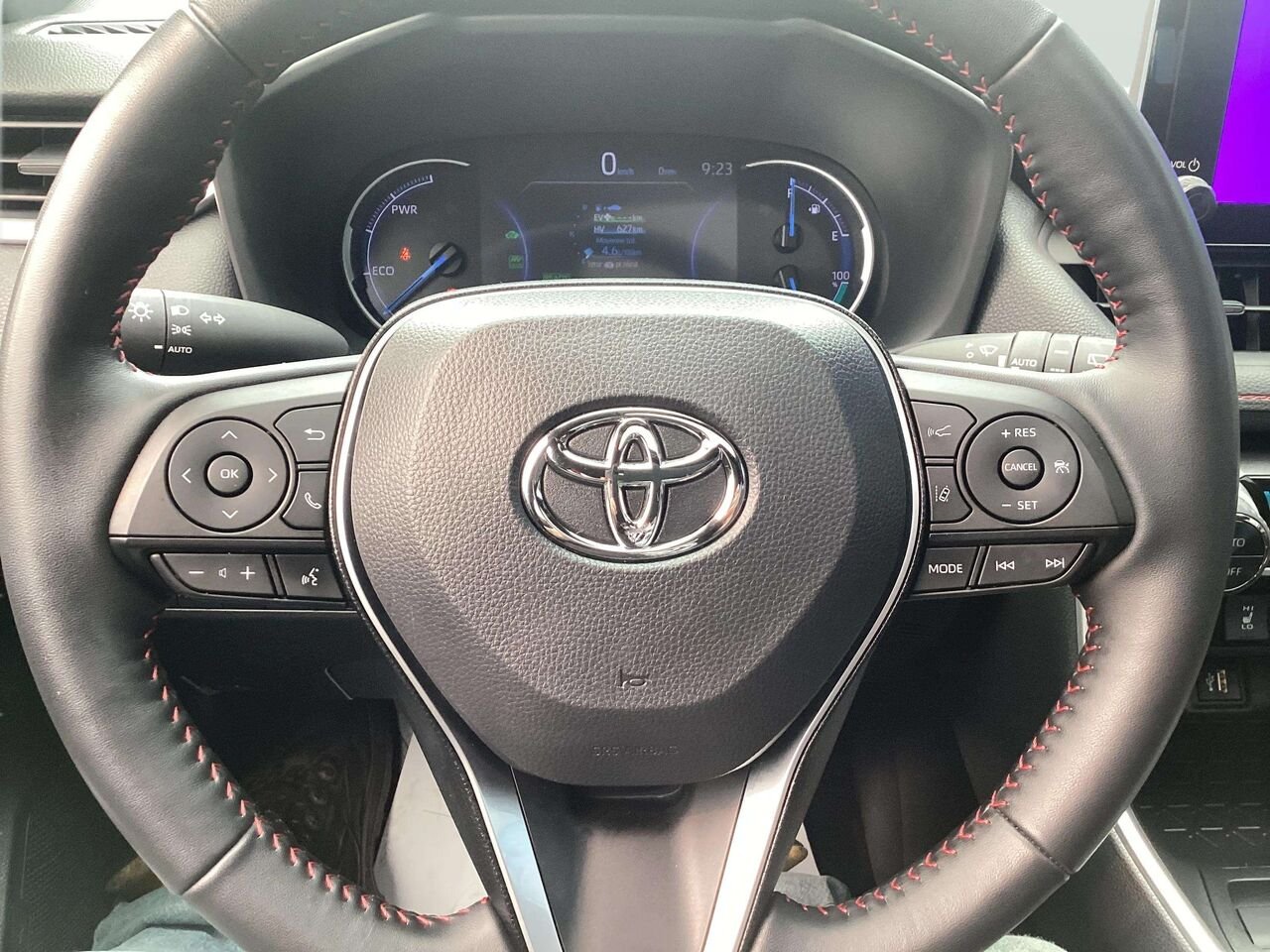 Toyota RAV4 hybride rechargeable 2025 Argent Gatineau - photo #12