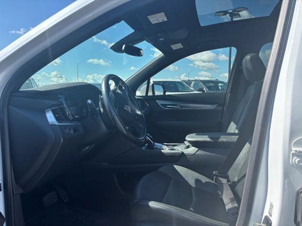 2024 Cadillac XT6 AWD 4dr Luxury White Sherwood Park - photo #5