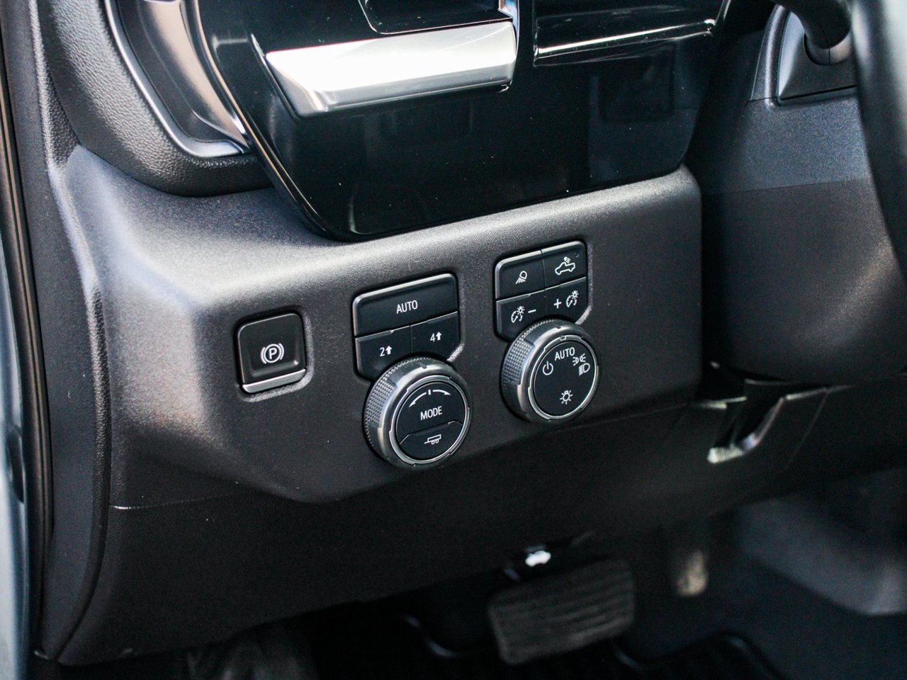 2023 Chevrolet Silverado 1500 4WD Crew Cab 147 LT Grey Sherwood Park - photo #16