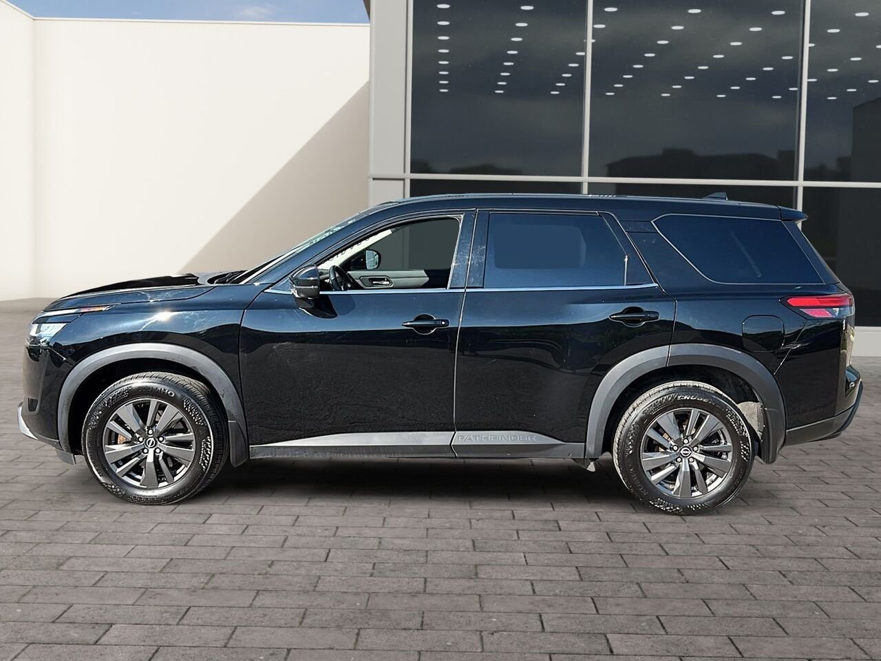 2022 Nissan Pathfinder S Black Québec - photo #4