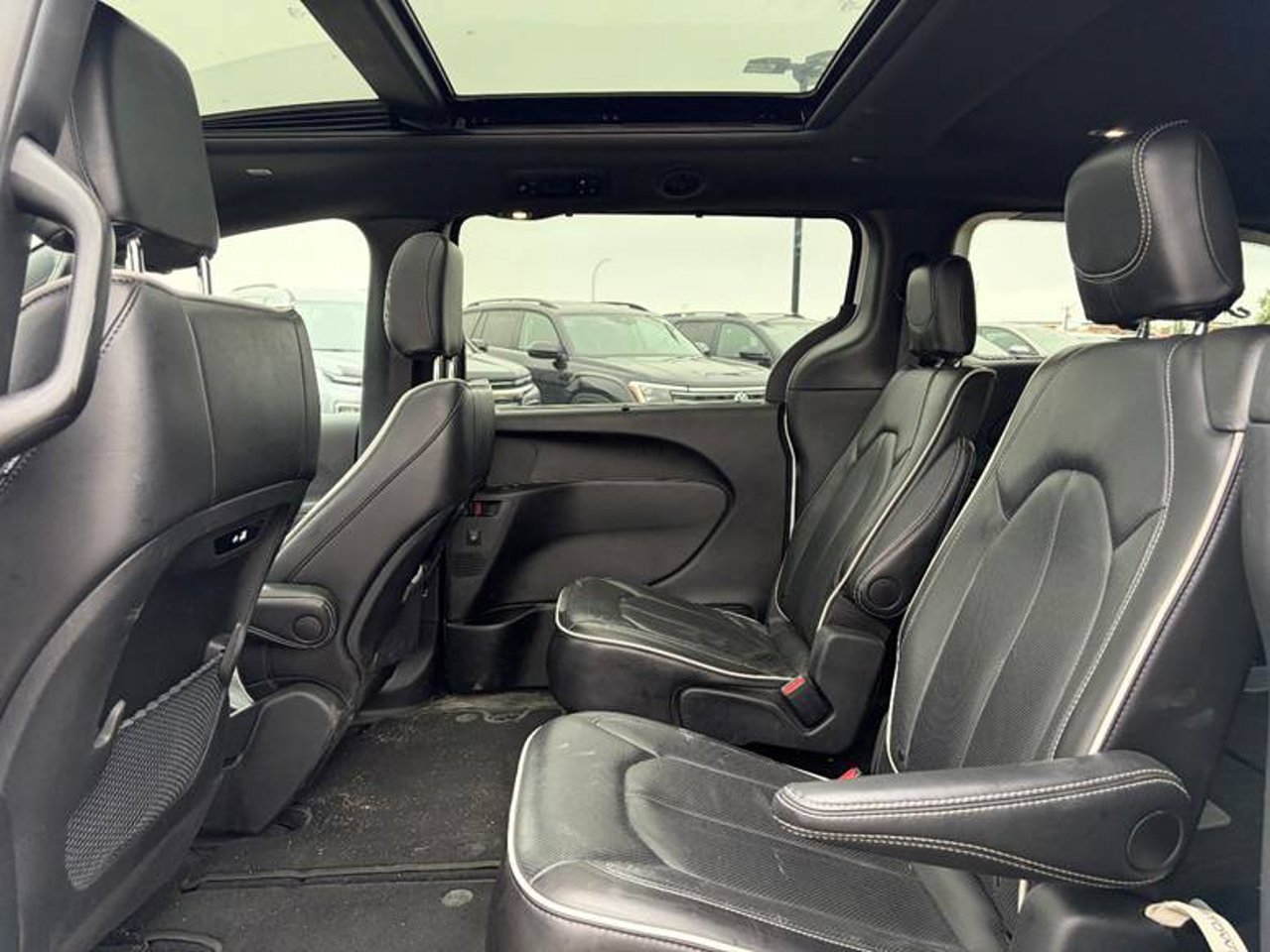 2025 Chrysler Pacifica Limited FWD White Sherwood Park - photo #5