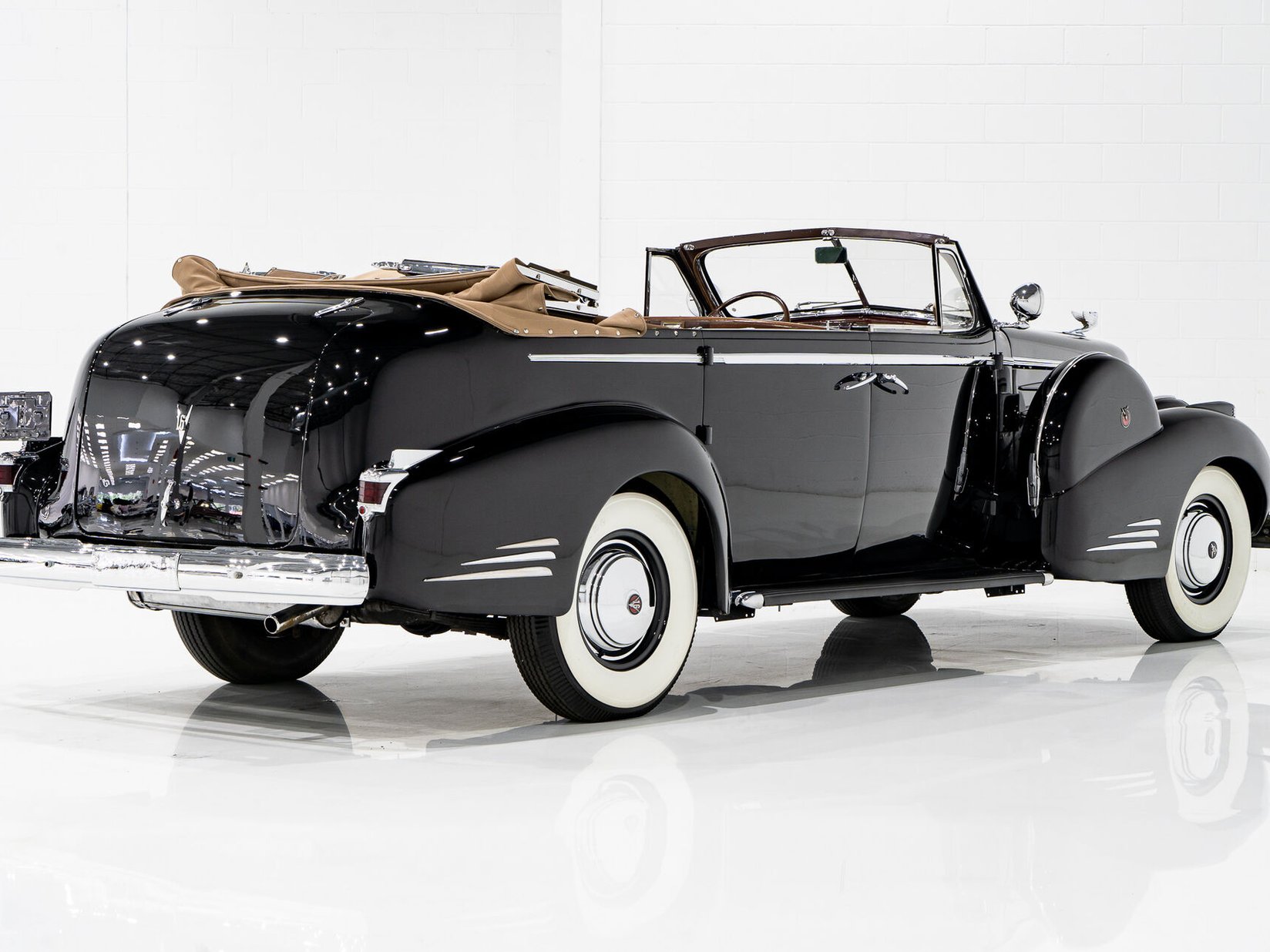 Cadillac Series 90 **PRICE IN USD**1 of 13 V16 1938 Noir Montréal - photo #6