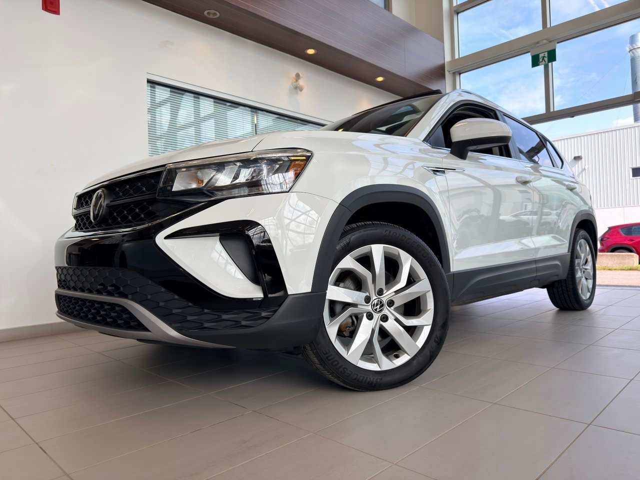 2022 Volkswagen Taos White Notre-Dame-des-Prairies - photo #1