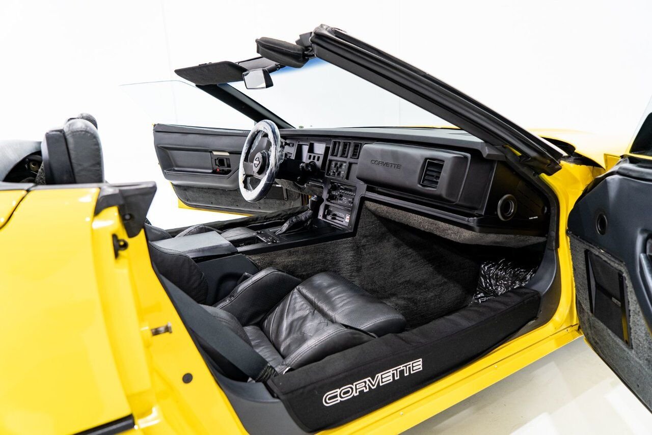 1986 Chevrolet Corvette Pace Car livery with only 17,380km (10,800miles) Yellow Montreal - photo #96