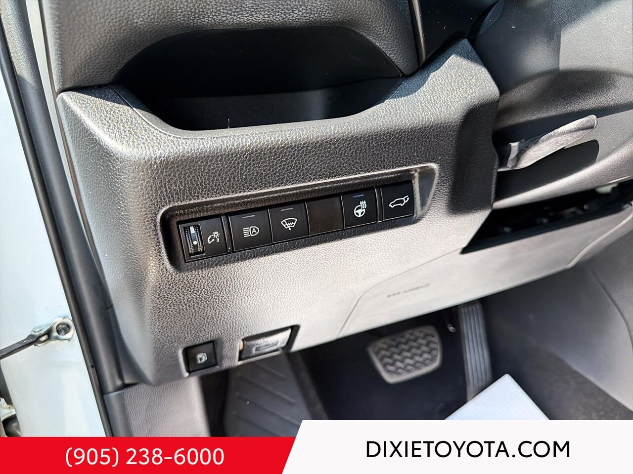 2021 Toyota RAV4 Hybrid XLE AWD / CLEAN CARFAX / HEATED SEATS / MOONROOF / ALLOY WHEELS / CARPLAY AND ANDROID AUTO White Mississauga - photo #12