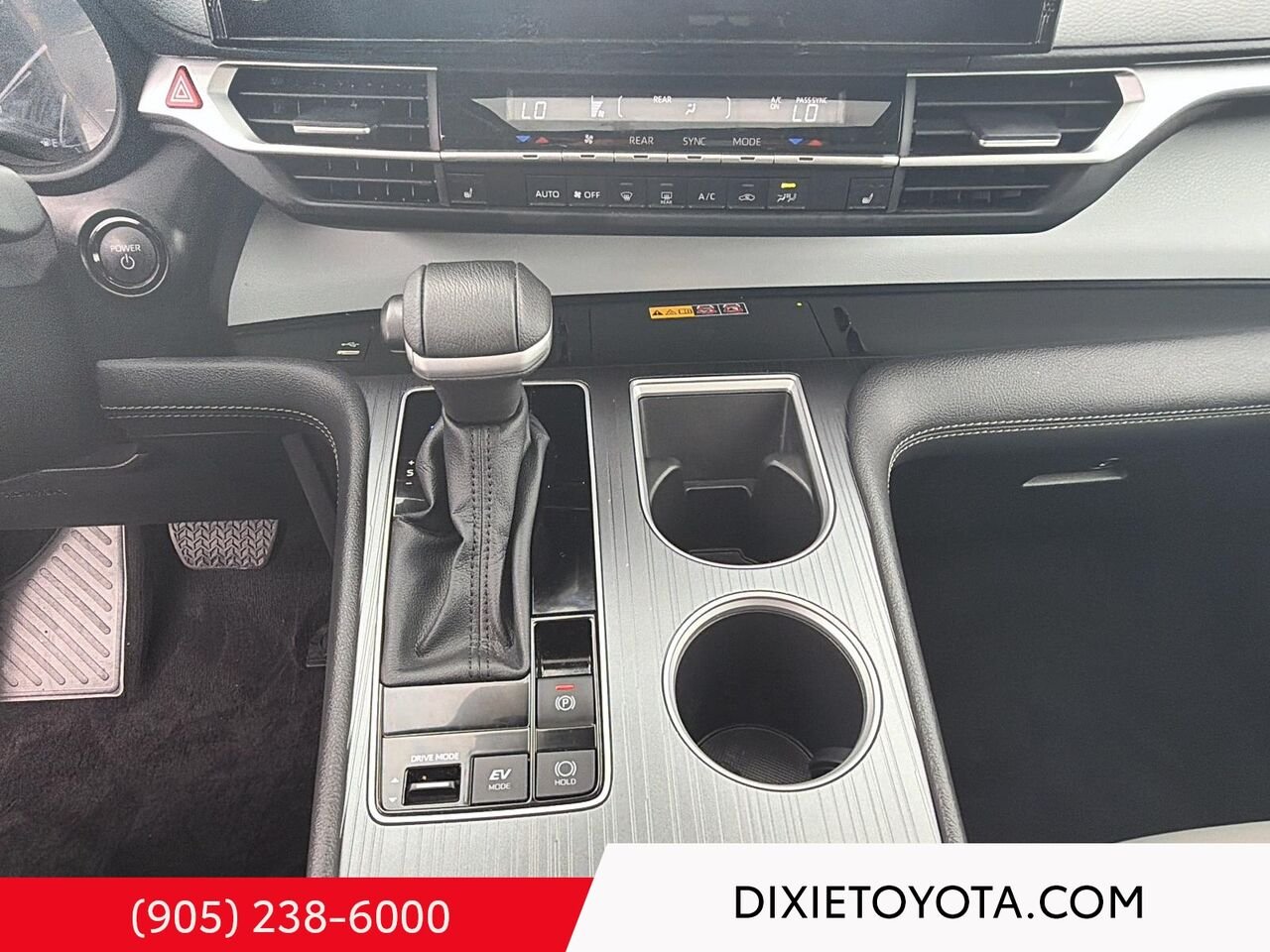 2025 Toyota Sienna Hybrid XLE FWD / CLEAN CARFAX / HEATED SEATS / MOONROOF / ALLOY WHEELS / CARPLAY AND ANDROID AUTO Black Mississauga - photo #16