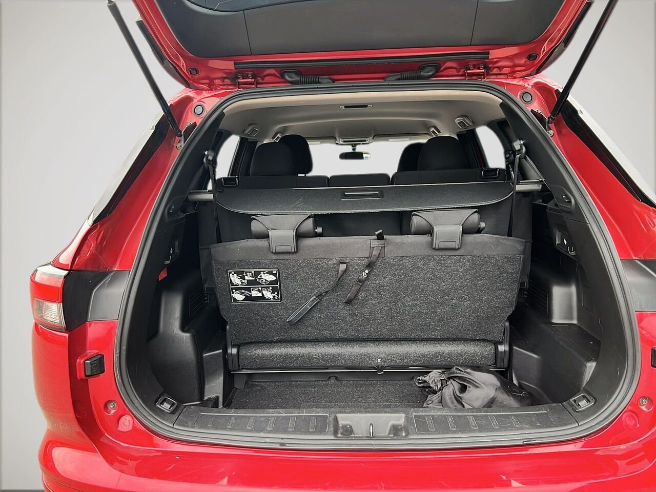 2024 Mitsubishi Outlander Plug-In Hybrid Red Québec - photo #5