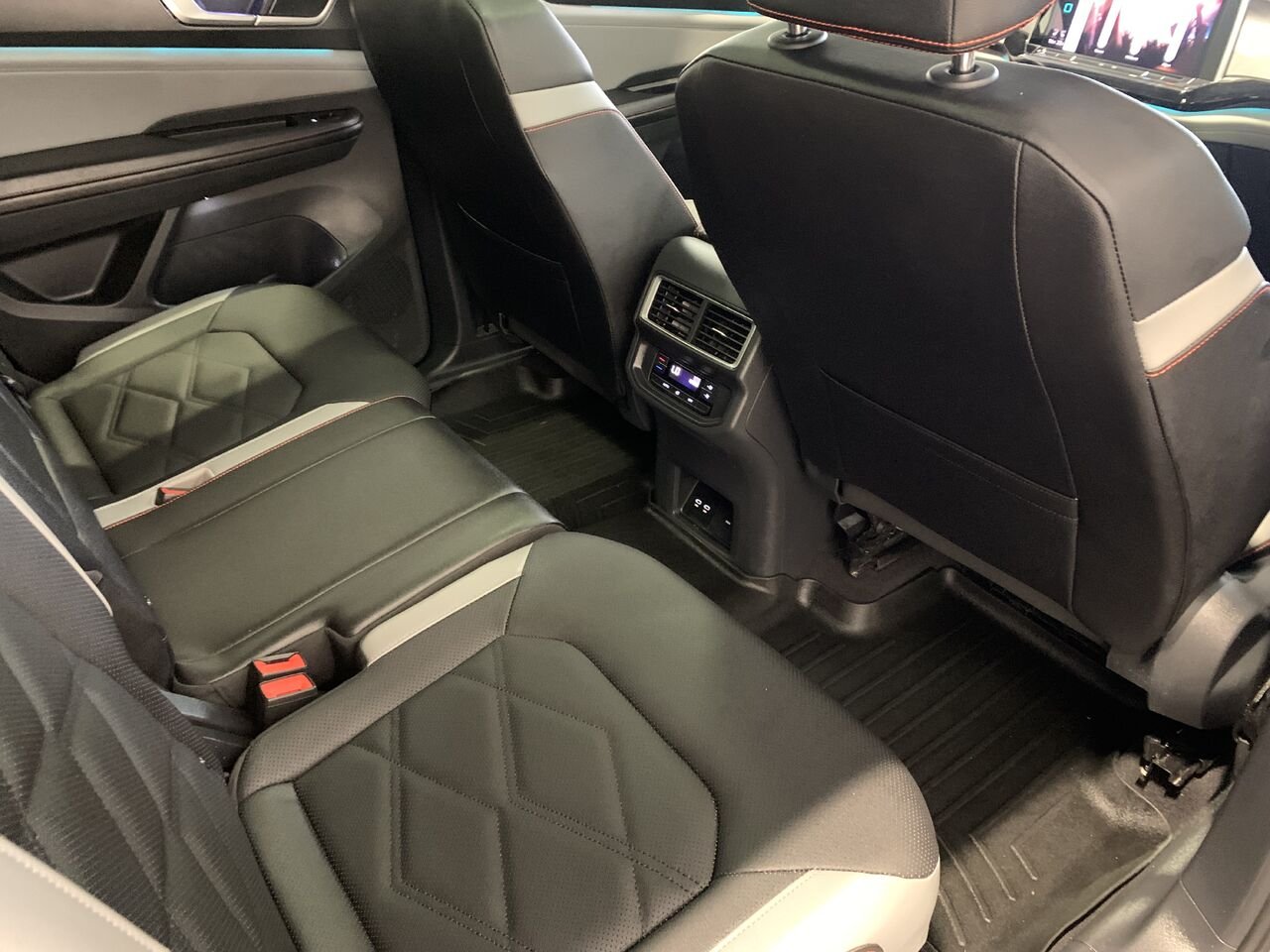 Volkswagen Atlas PEAK EDITION REMORQUAGE 5000LBS+CUIR+TOIT PANO 2025 Gris Châteauguay - photo #14