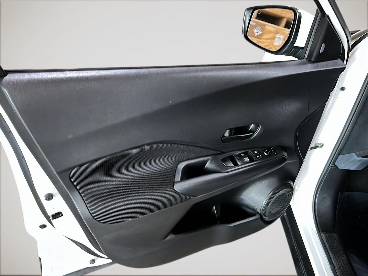 2022 Nissan Kicks S TA White Québec - photo #10