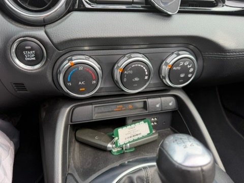 2017 FIAT 124 Spider LUSSO White Laval - photo #28