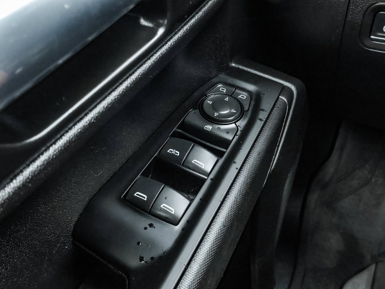 2025 Chevrolet Silverado 1500 4WD Crew Cab 147 Custom White Sherwood Park - photo #18