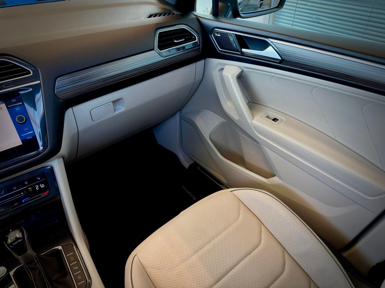 2024 Volkswagen Tiguan Blue Notre-Dame-des-Prairies - photo #22