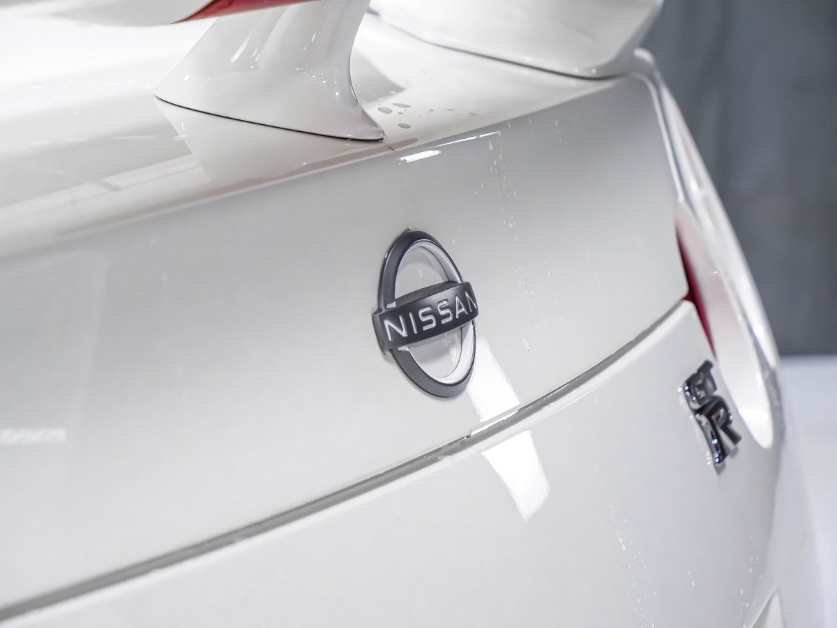 2023 Nissan GT-R PREMIUM White Montreal - photo #18