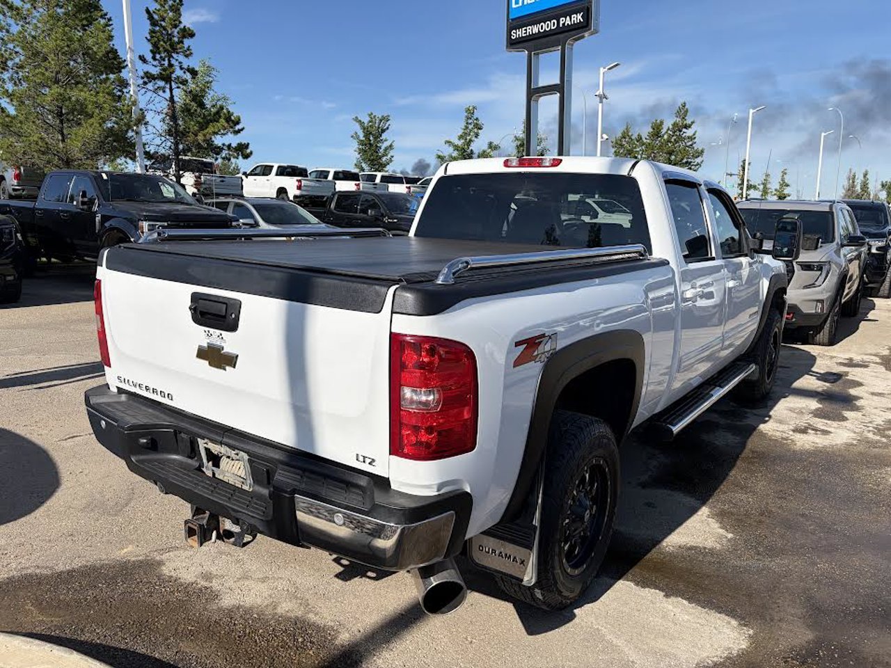 2011 Chevrolet Silverado 3500HD 4WD Crew Cab 167 LTZ White Sherwood Park - photo #4