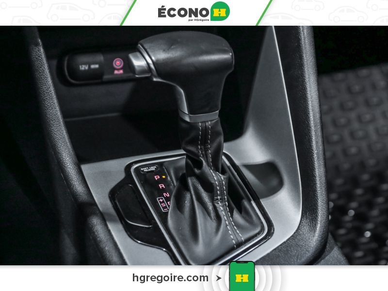 2018 Kia Niro White Laval - photo #16