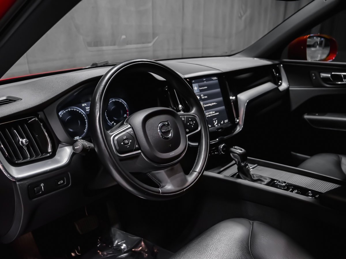 2018 Volvo XC60 T6 MOMENTUM CLIMATE VISION Red Montreal - photo #6