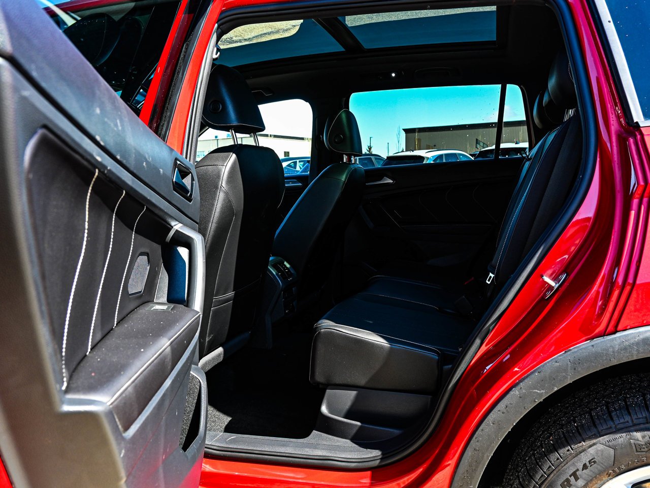2024 Volkswagen Tiguan Comfortline R-Line Black Edition 4MOTION Red Sherwood Park - photo #30