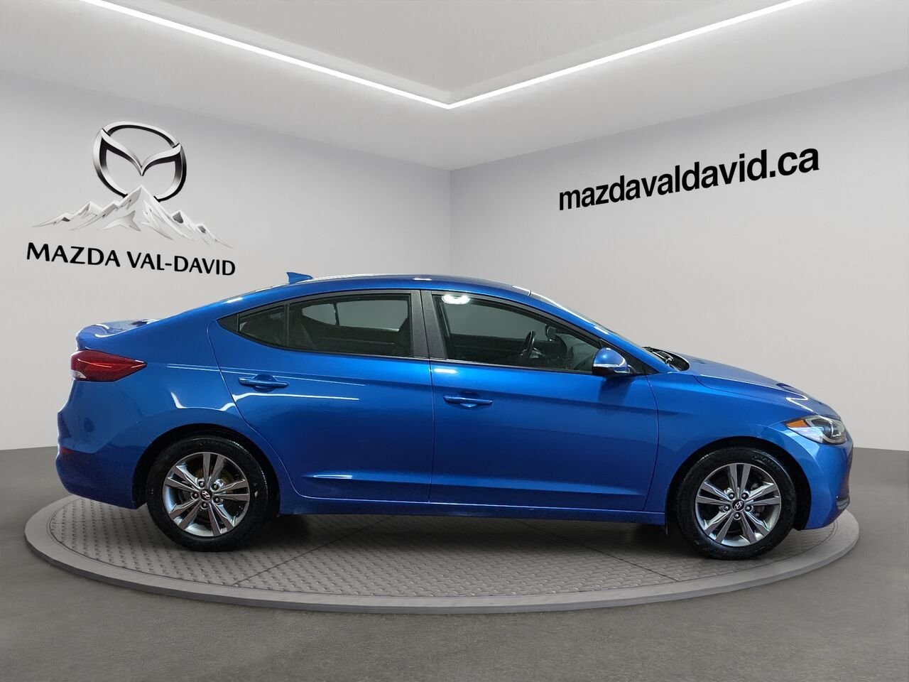 Hyundai Elantra Berline 4 portes, boîte automatique, GL, volant chauffant, caméra de recul 2017 Bleu Val-David - photo #3