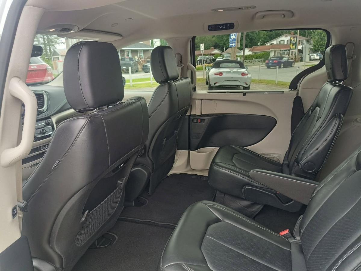Chrysler Pacifica 2024 Gris Lac Mégantic - photo #11