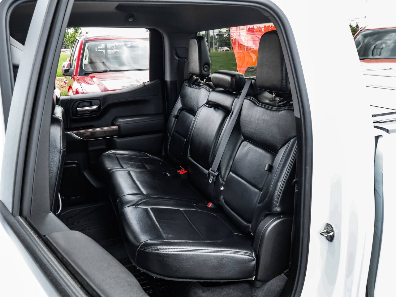 2019 Chevrolet Silverado 1500 4WD Crew Cab 147 RST White Sherwood Park - photo #15