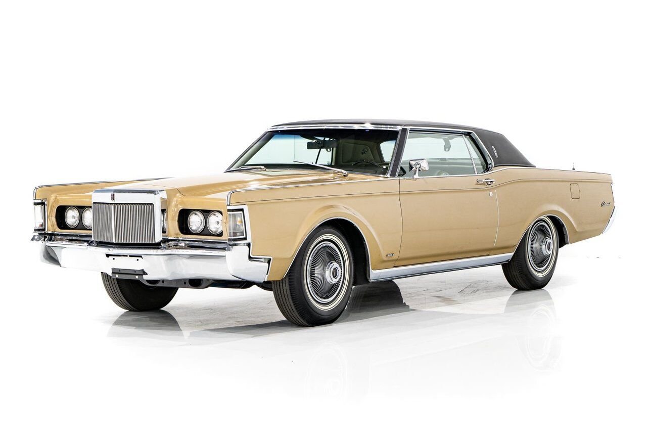 1969 Lincoln Continental Only 687 miles from new. Unrestored example **PRICE IN USD** Gold Montreal - photo #0