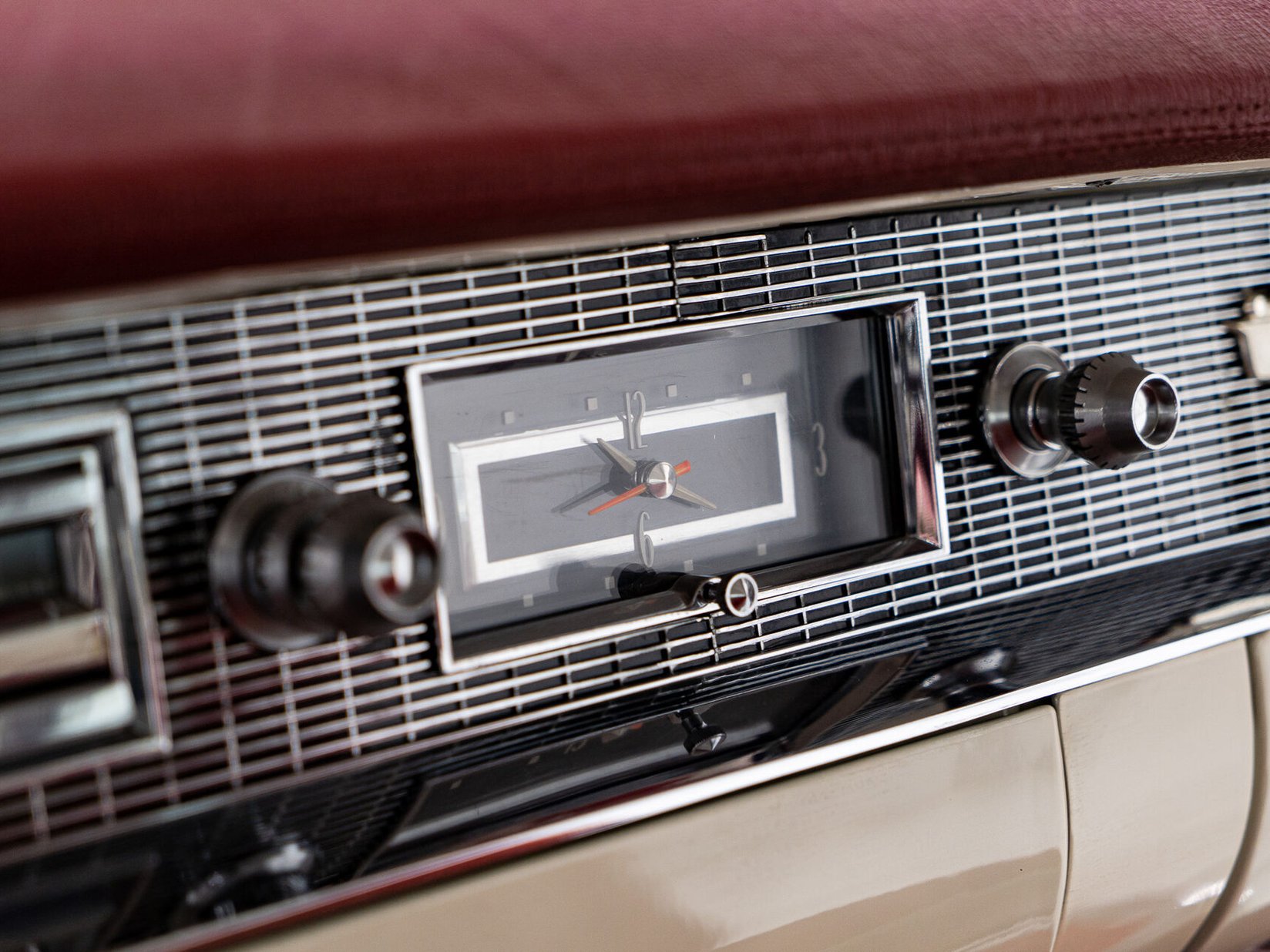 1956 Cadillac Eldorado Seville With Factory A/C | PRIX EN USD White Montreal - photo #66
