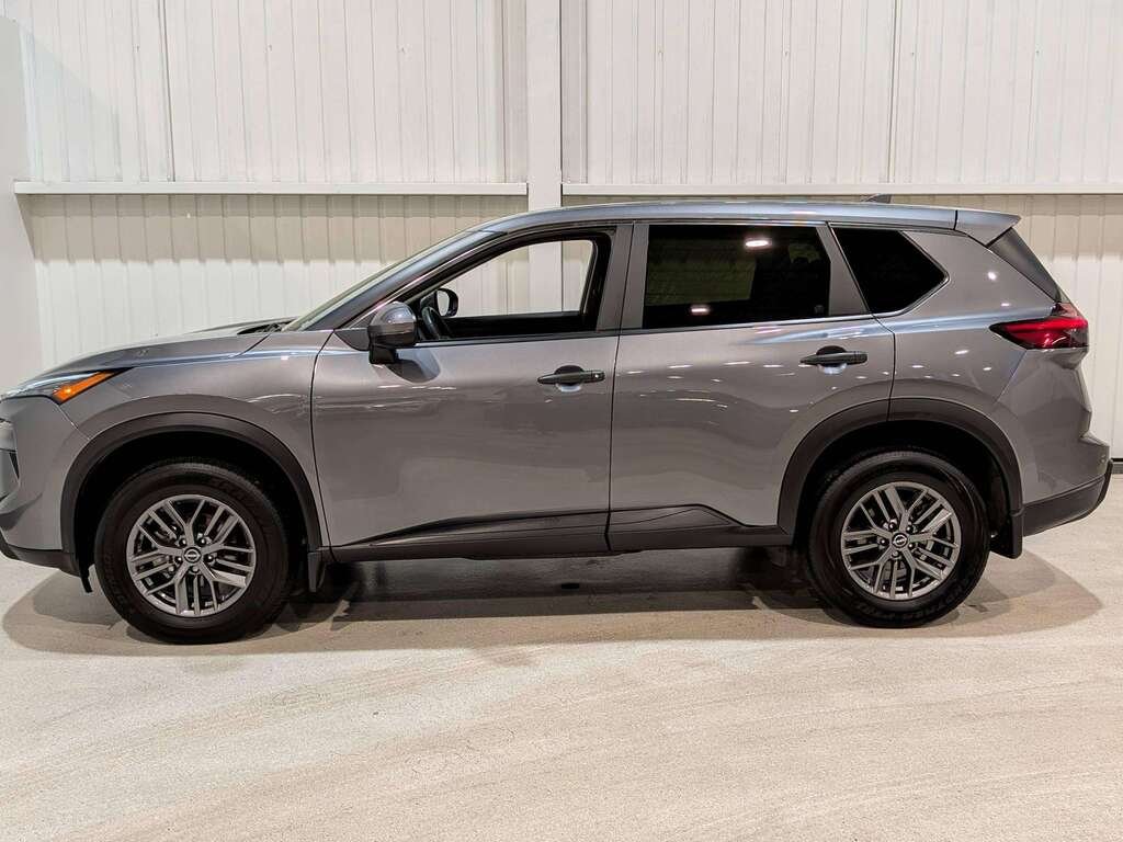 2024 Nissan Rogue AWD S Grey Val-David - photo #2