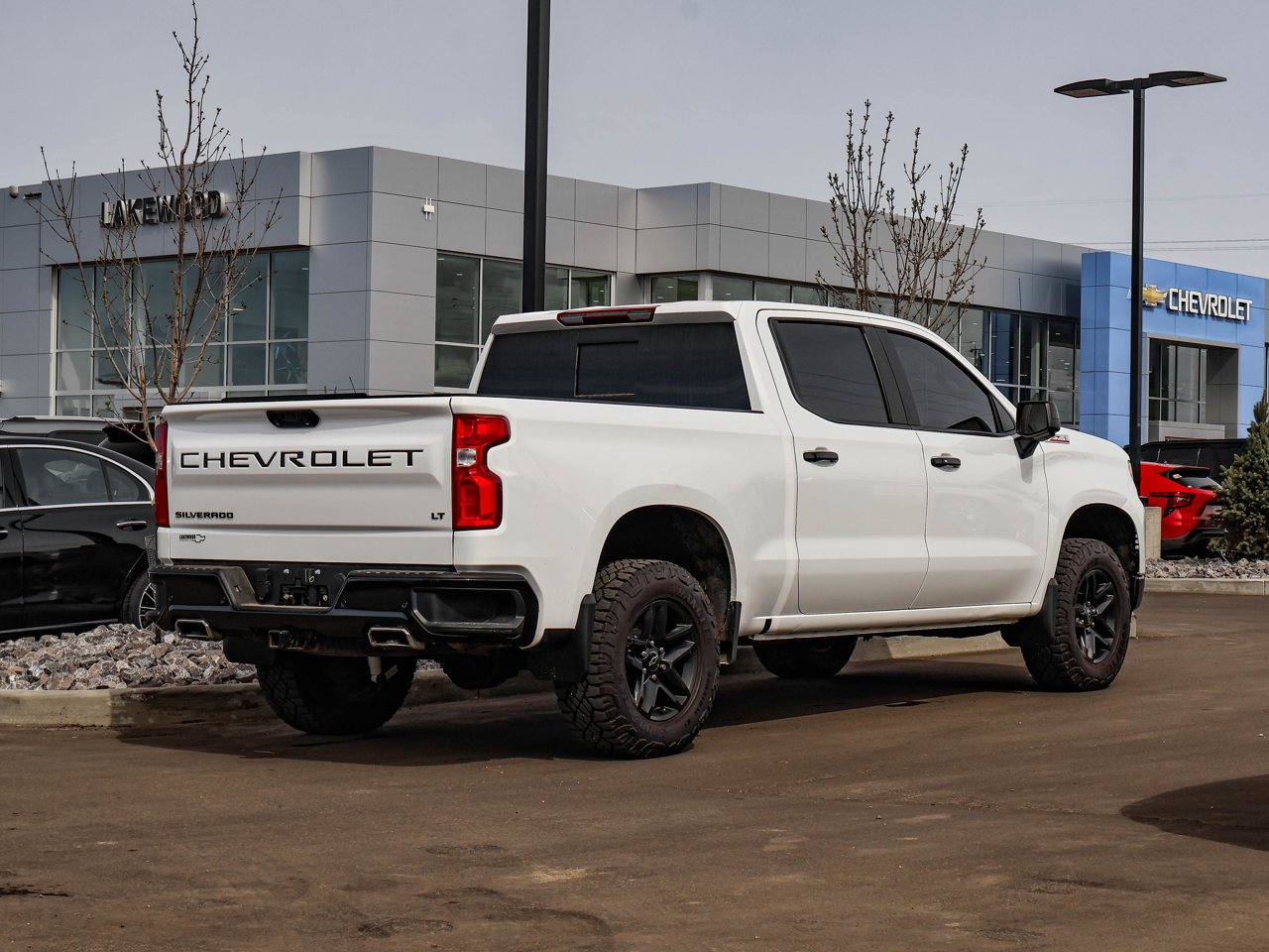 2022 Chevrolet Silverado 1500 4WD Crew Cab 147 LT Trail Boss White Sherwood Park - photo #7