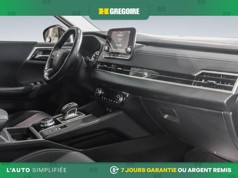 2022 Mitsubishi Outlander Green Laval - photo #27