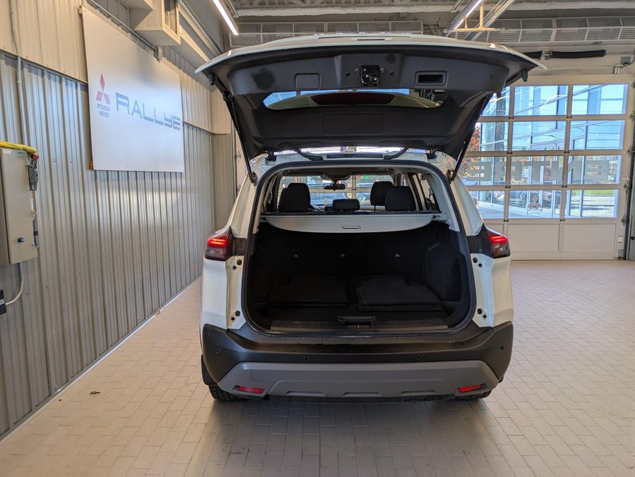 2022 Nissan Rogue SV AWD White