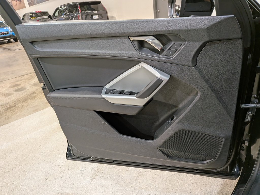 2022 Audi Q3 Komfort 45 TFSI quattro Black Val-David - photo #30