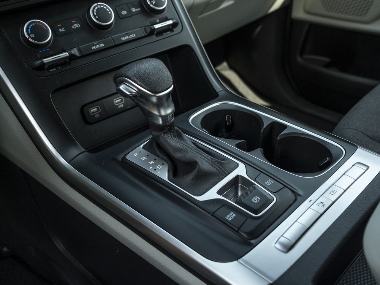 Kia Carnival 2024 Blanc Gatineau - photo #17